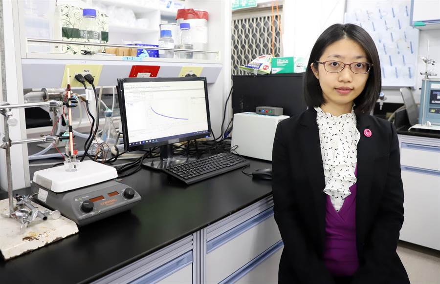台科大化工系江佳穎教授與東京工業大學共同研究一種便宜又高效率的氧化銅觸媒,研究成果登頂尖期刊。
