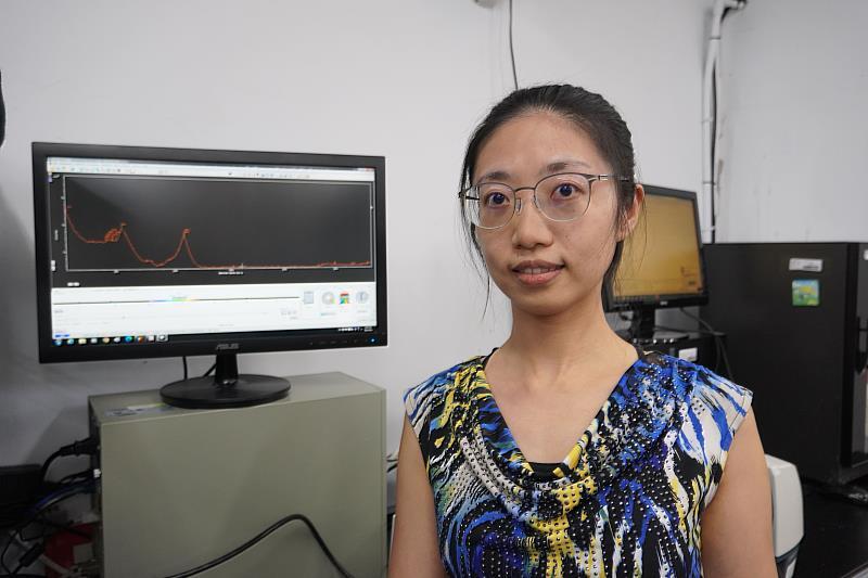 江佳穎教授團隊調整電解液比例並使用鎳電極, 成功提高甘油價值