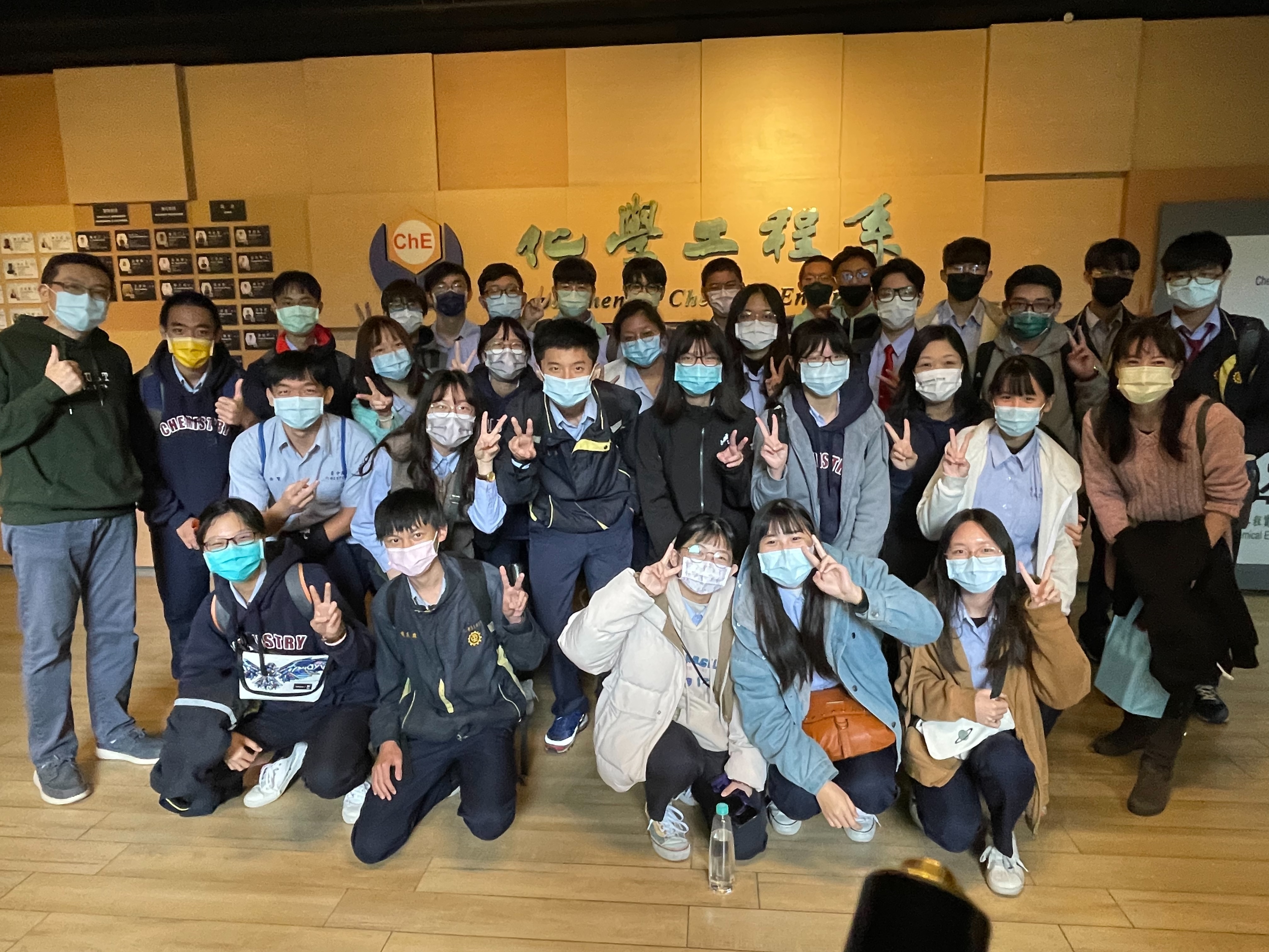 2021年12月29日，台灣科技大學化工系歡迎台中高工化工科組長、主任、王老師、與高三甲、乙兩班的同學蒞臨參觀。 本系由主任、副主任親自接待，參觀化工系菁英基地，並且實際操作反應性蒸餾製程實作VR虛擬設備。