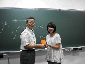 Professor Yasuhiko Kawamura, Vice Dean of College of Engineering of University of Tokushima, visited Taiwan Tech and offered an intensive course "Organic Photochemistry" from September 10th to 12th in our department. More than 30 graduate students and professors attended total of 18 hours of lectures on basic principles and industrial applications of cutting-edge technologies.